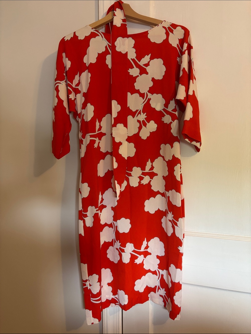 Diane Von Furstenberg Maja Two in Halo Buds Large Red - Picture 2 of 10